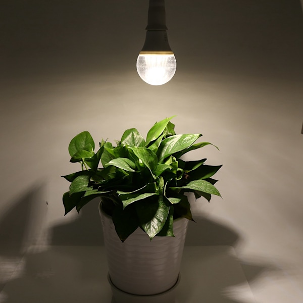 Maximera Växtpotentialen: LED-växtlampa med Brett Våglängdsområde För Optimal Tillväxt I Alla Miljöer (52 Röda + 20 Blå Lysdioder)