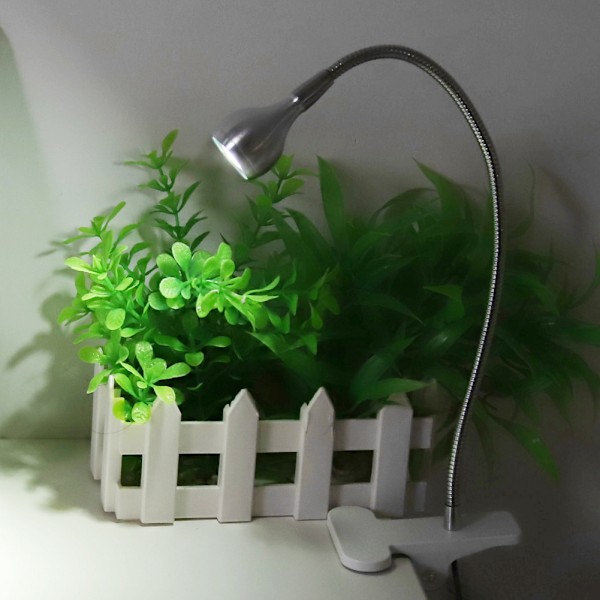 USB-LED-pöytälamppu Mini-työpöytäyövalo klipsillä kotiin, opiskeluun ja lukemiseen, hopeavalkoinen