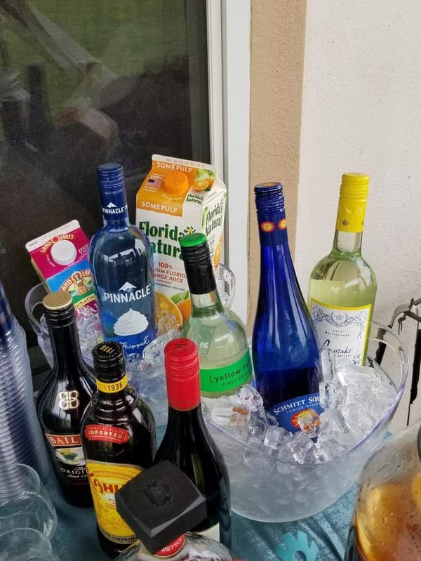 Cool Refreshment Station, Perfekt Kapacitet Isspand, 3 Liter Krystalklar Køler med Letbærende Håndtag til Problemfri Festservering