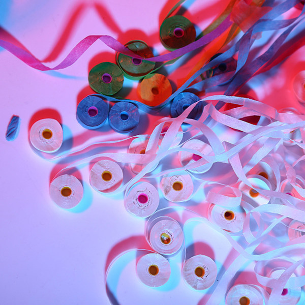Streamer Popper - Käsin Heitettävä Paperi-Krakkari 30 Raidallisella Konfettilla, Koristeluun Juhliin ja Kotiin, Valkoinen