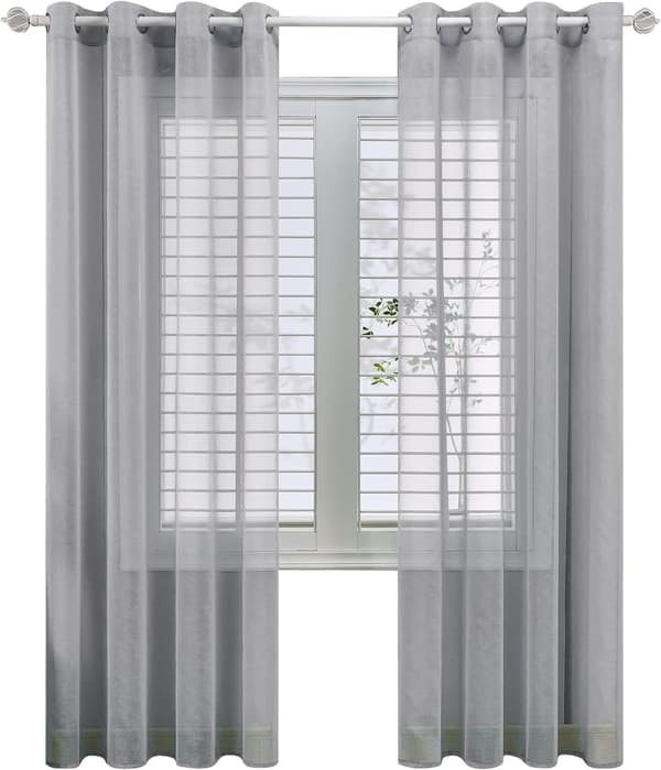 Sett med 2 150x250cm (bredde x høyde) grå voilegardiner i lin E