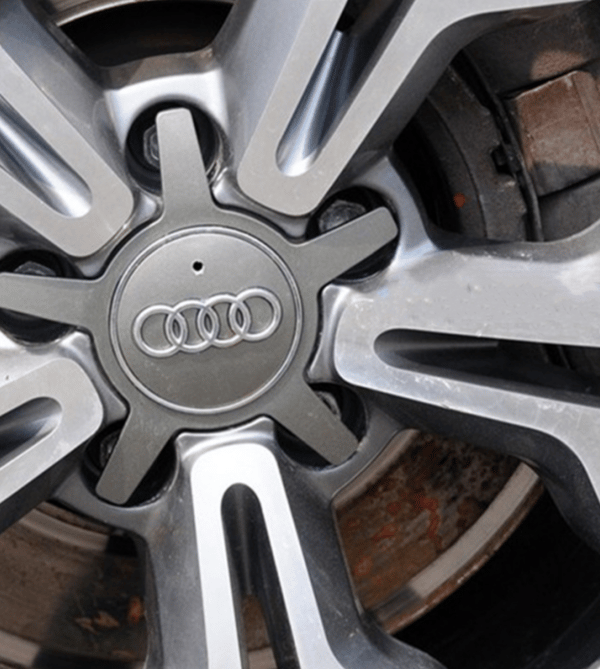 Passer for Audis modifikasjon av A4L A6L senterdeksel, 1 stk