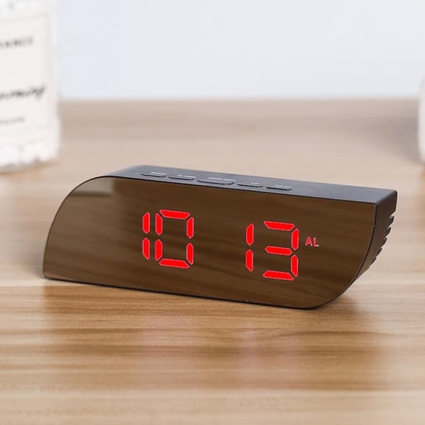 Digitalt ur med stort display, LED-alarm elektriske ure til makeupbord