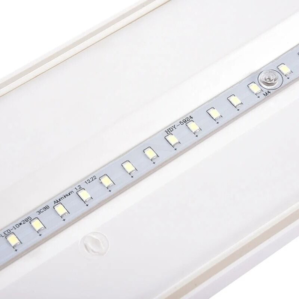 Itsenäinen hätävalaistusyksikkö 3 tunnin valaistuksella IP65 200Lm 6500K 27LED