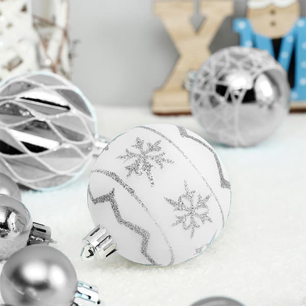 73 stk. Julekulepyntsett, Juledekor til tre, Malt julekulegavepakke silver white
