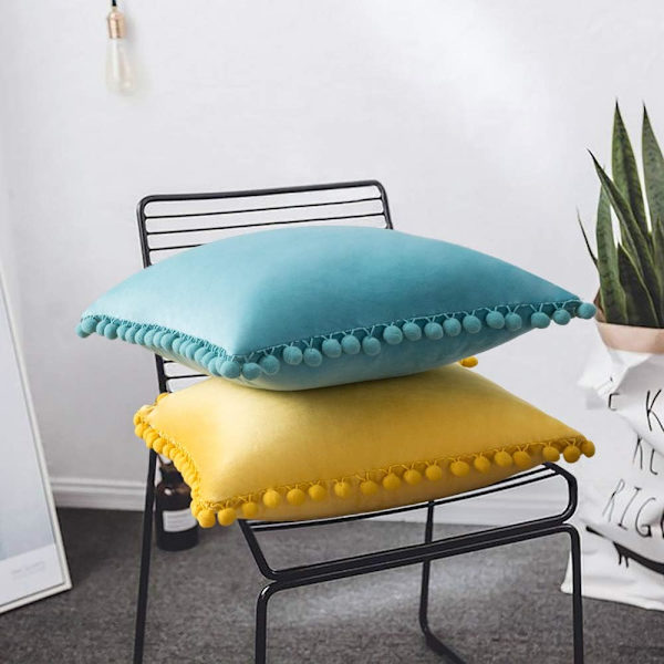 2 kpl Sametinen Tyynynpäällinen Pompom-Koristeella