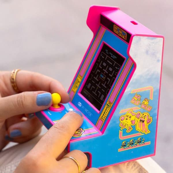 Mini Arcade-konsoli Retro-teemalla Ms. Pac-Man™
