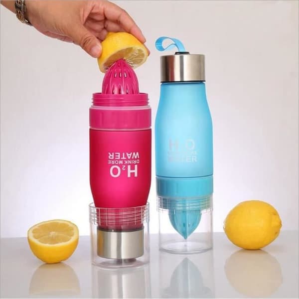 H2O Urheiluvesipullo hedelmäinfuserilla ja infuserilla 650 ml Useita värejä 70 -
