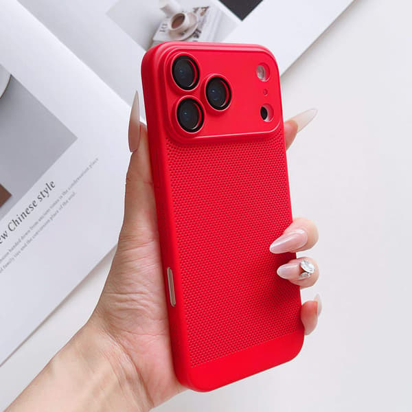 Fodral för iPhone 15 Pro Skin Feel Linsdetalj Ventilerad Röd