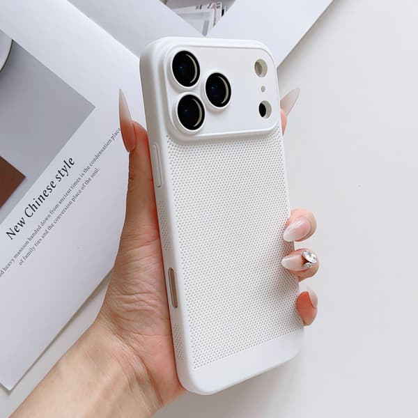 Fodral för iPhone 17 Pro Skin Feel Linsdetalj Ventilerad Vit