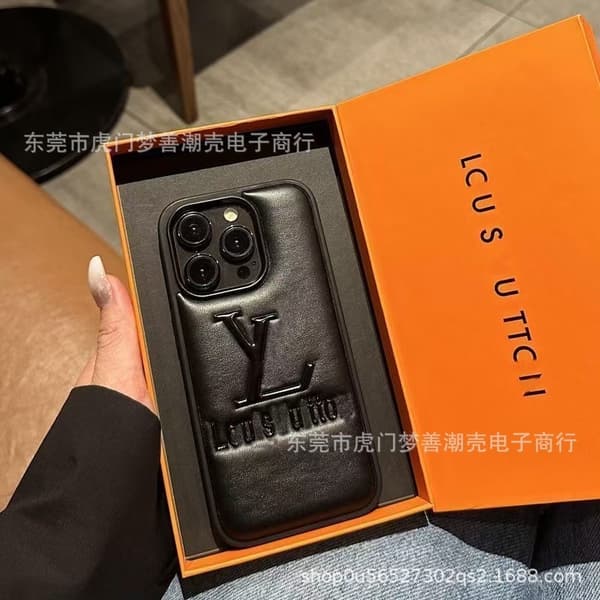 Kotelo iPhone 16:lle, musta nahkakuvio