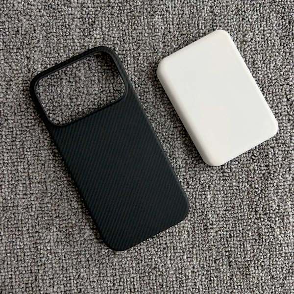 Etui til iPhone 15 Pro Kulfibertekstur Magnetisk Sort Noz33612