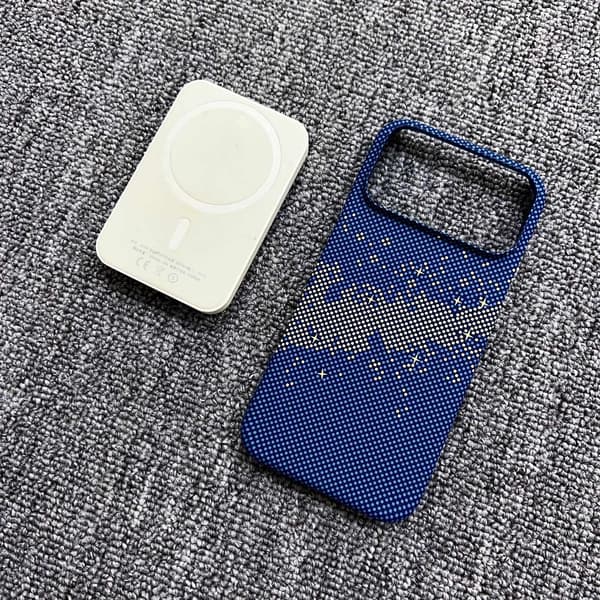 Deksler til iPhone 17 Pro Karbonfibertekstur Magnetisk Himmelblå Noz33494