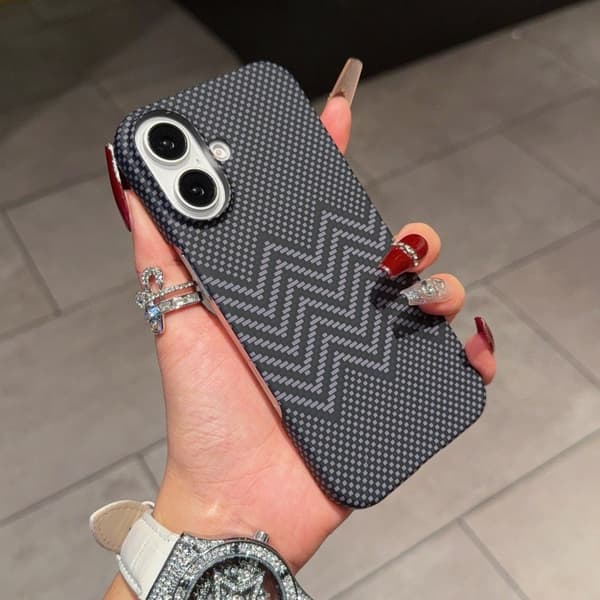 Fodral för iPhone 15 Pro Kolfibertextur Magnetisk Smal Profil Svart Noz36100