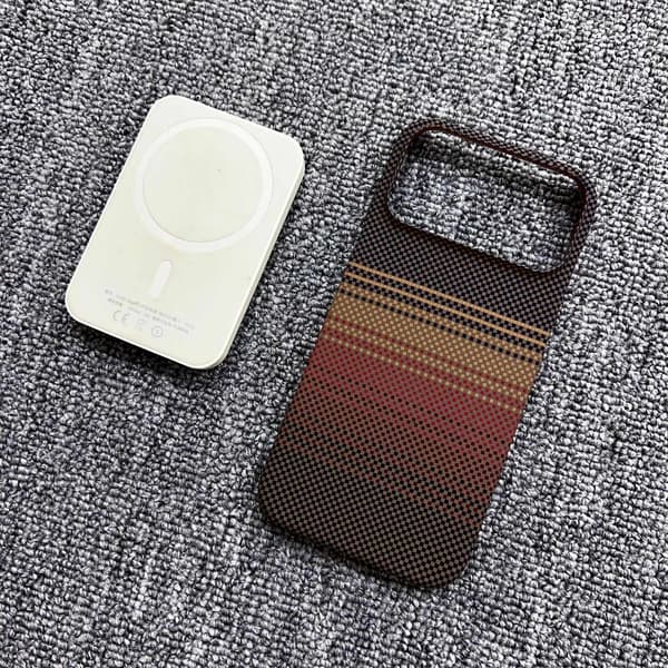 Etui til iPhone 17 Kulfibertekstur Magnetisk Guld Noz33367