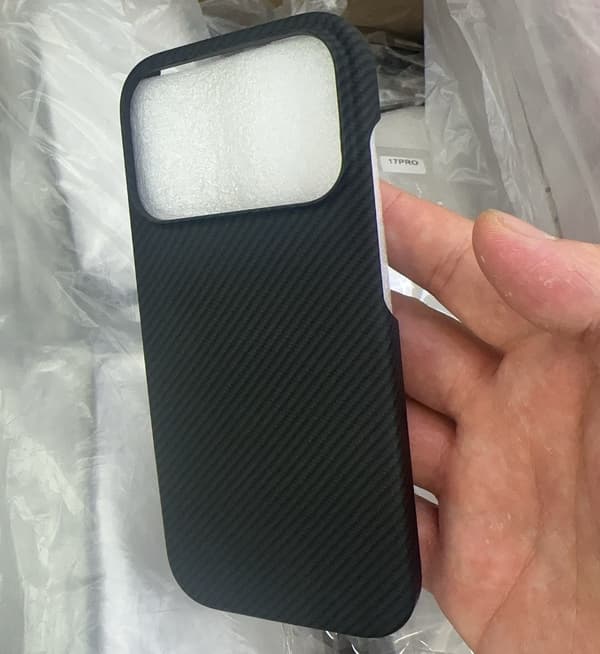 Etui til iPhone 16 Pro Max kulfibertekstur magnetisk slank profil sort Noz36254