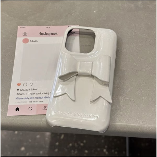 Kotelo iPhone 13:lle Valkoinen+Rusetilla Retro nahkakuvioinen puolipeittävä