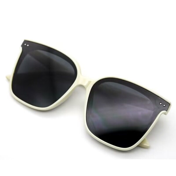 Solglasögon Solglasögon Kvinnligt mode modehandlare Solglasögon GM Metal 2 points beige gray
