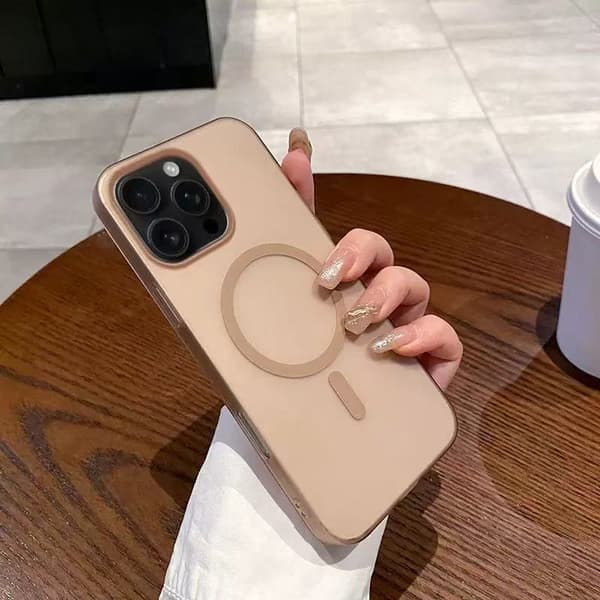 Fodral för iPhone 14 Skin Feel Frosted Magnetic Slim Profile Guld