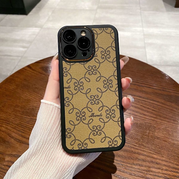 Etui til iPhone 13 Jordfarvet gul mønster Diamantmønster galvaniseret cirkellinsefilm high-end lædermønster
