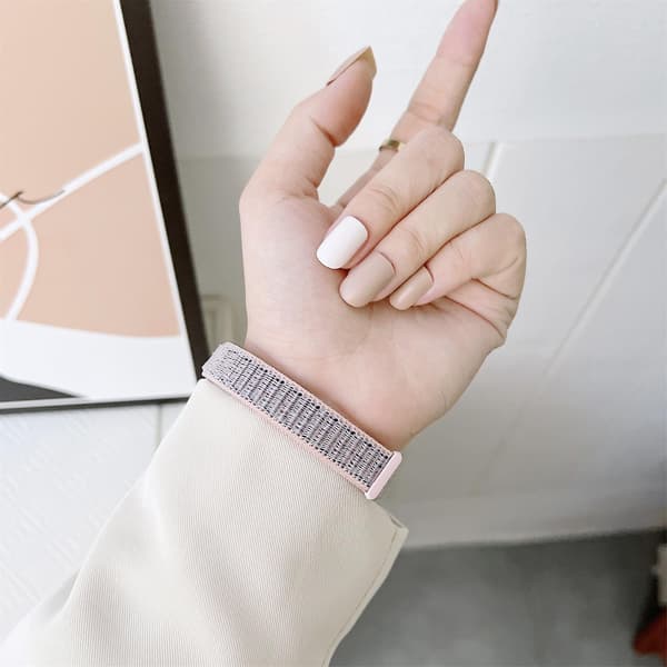 Hvid Hvid Nylon Loop Rem kompatibel med Fitbit Luxe