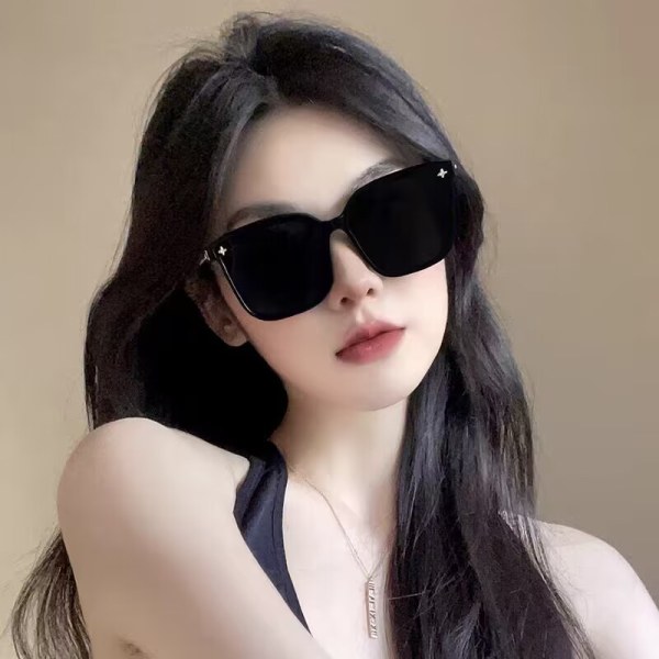 Solglasögon Högklassiga solglasögon UV-säkra metallben Kvinnor att göra runda ansikte Solglasögon med tunt utseende Beige frame Black and Grey lens Ordinary piece