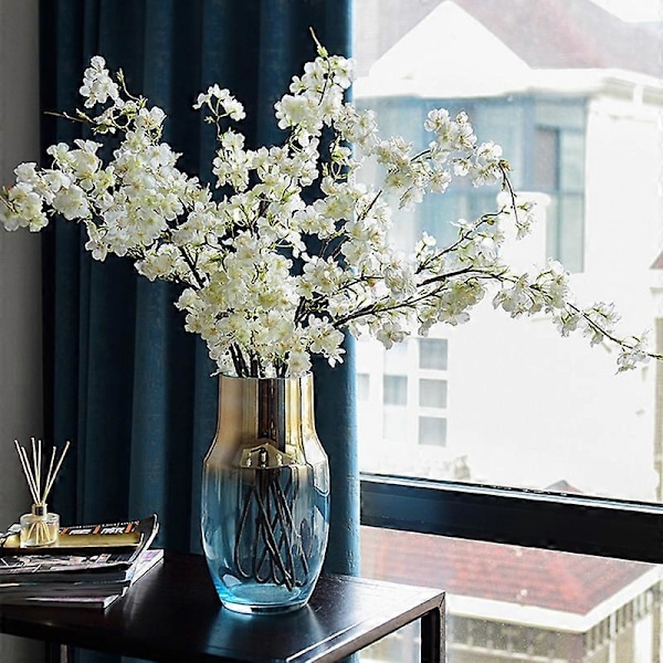 4 Grener Simulert Kirsebær Ikke-falmende Realistisk Dekorativt Fotorekvisita Falsk Sakura Gren Hotellrekvisita White