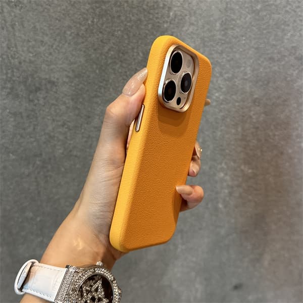 Etui til iPhone 15 Gul (magnetisk version) Høj kvalitet læder metal linse læder tekstur