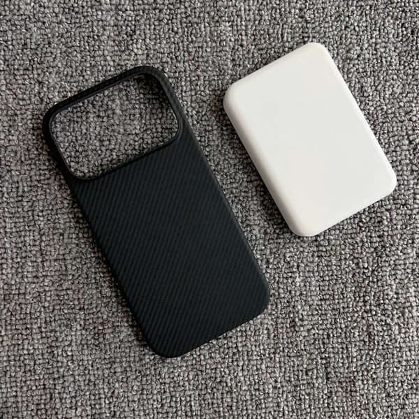 Etui til iPhone 16 Pro Max Kulfiber Tekstur Magnetisk Sort Noz33608