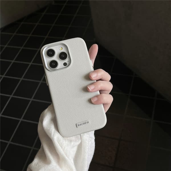 Etui til iPhone 15 Metal Fire-Pak Læder-Grå Metal fire pak lædertekstur almindeligt materiale