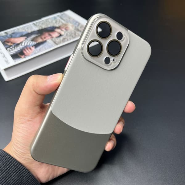 Fodral för iPhone 16 Pro Titanium Grå Nappa Läder Full-Body Läder