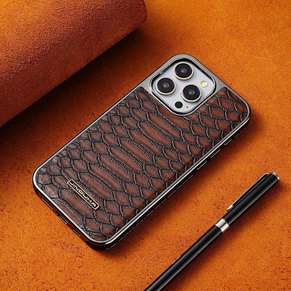 Fodral för iPhone 14 Pro Max 6,7 tum 【Mörkbrun】 Ormskinnsmönster ◆ Elektropläteringsprocess + stort hål Lyxigt läder Helkroppsskydd