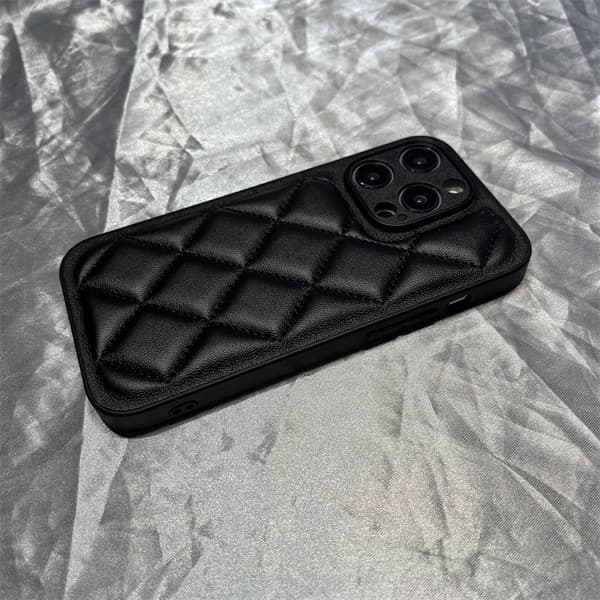 Fodral för iPhone 14 Plus svart Diamantmönster dunjacka Full-Body lädertextur
