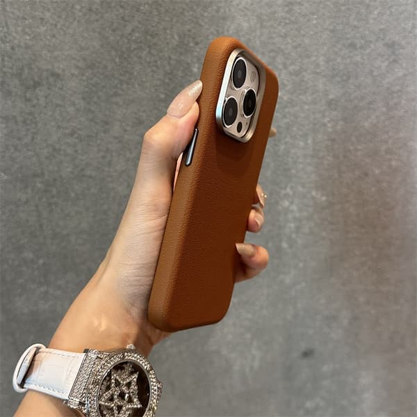 Etui til iPhone 14 Pro Max brun højkvalitets læder metal linse læder tekstur