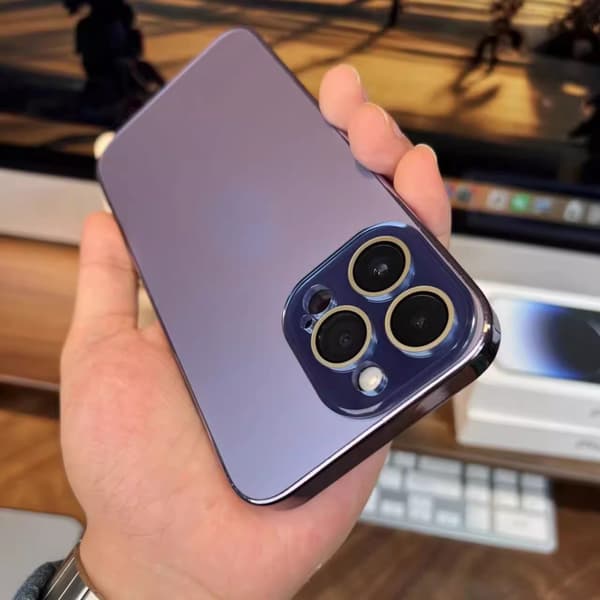Kotelo iPhone 17 E Frosted Lens Detail Dark Purple