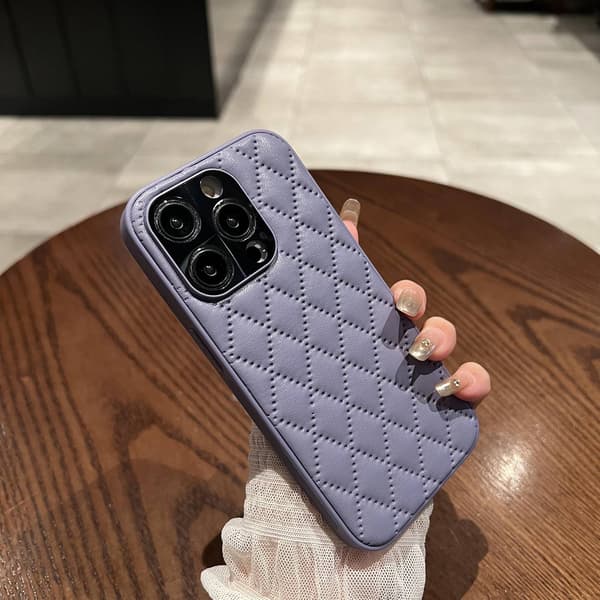Etui til iPhone 15 Plus, lilla diamantkornet læroverflate, full kroppsdeksel med linsebeskyttelse
