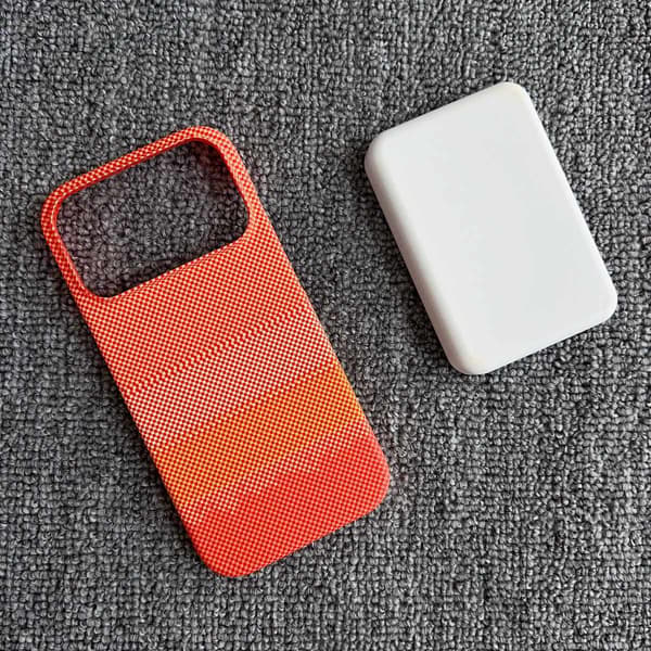 Fodral för iPhone 15 Pro Max Kolfibertextur Magnetisk Orange Noz33643