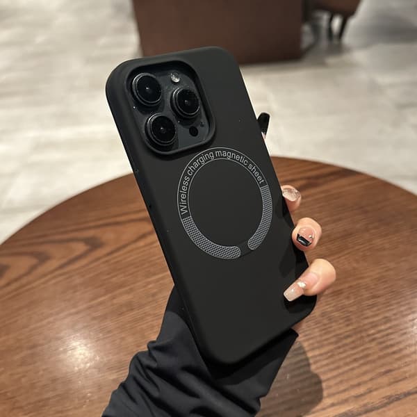 Fodral för iPhone 13 Pro Flytande Silikon Magnetiskt Silikon Svart Noz25157