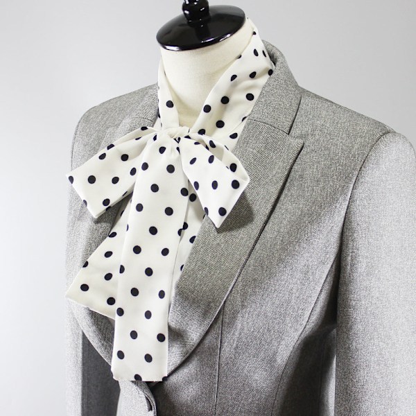 Dame falsk krage Avtakbar halv sløyfe skjorte Business Wear In White background