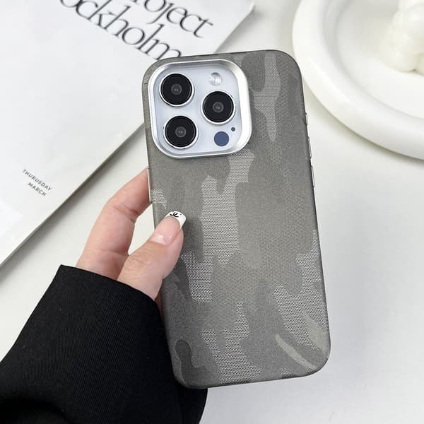 Etui til iPhone 15 Titanium Grå 《Camouflage Læder Magnetisk Etui》 klassisk Camouflage læder Magnetisk