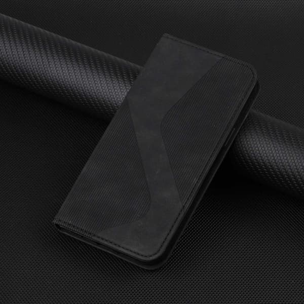 Musta iPhone 13 -lompakkokotelo korttipidikkeellä ja läppäkannella
