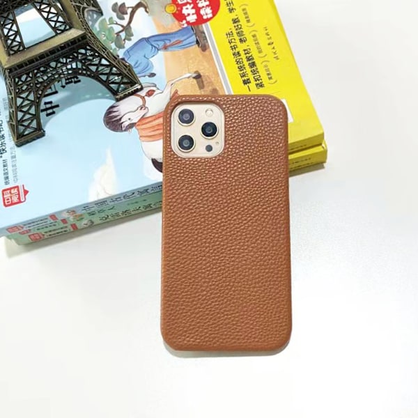 Etui til iPhone 15 brun Pebbled Half Pack