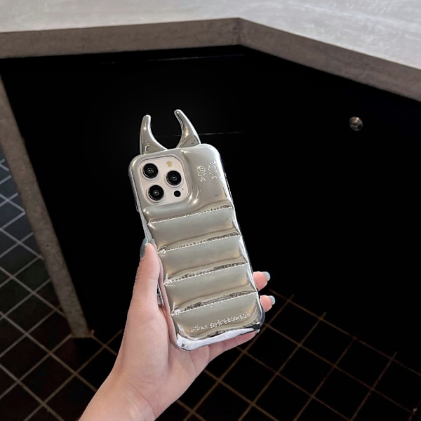 Kotelo iPhone 13ProMaxille, hopeasarvi, tuulen nahan tuntu, 3D paholaisen lonkerot, internet-julkkis