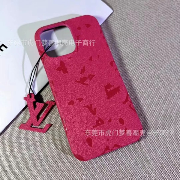 Etui til iPhone 15 Rose rød - hardt skall med merke, klassisk lærtekstur, hard parstil, lett luksus