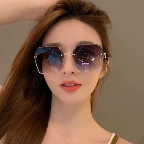 Solglasögon Högkvalitativa solskydd för kvinnor för att göra stort ansikte tunt med ramlösa solglasögon för par Golden frame gray tea