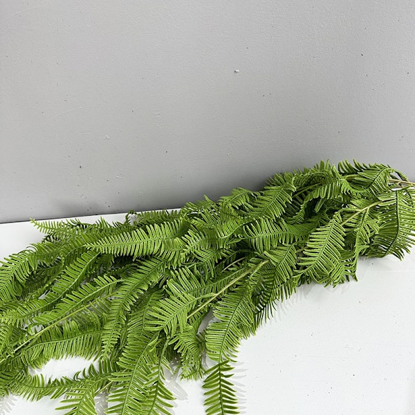 Keinotekoiset saniaiset roikkuvat koristeet kattoon, seinälle ja ikkunaan Three-forked phoenix vine green