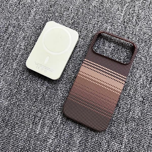 Etui til iPhone 14 Karbonfibertekstur Magnetisk Gull Noz33440