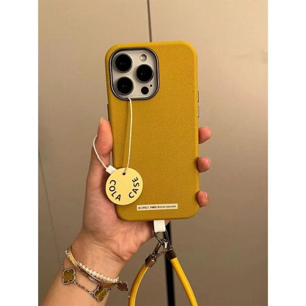 Fodral för iPhone 15plus Gurkmeja + Gurkmeja läder kort rep Höst och vinter Maillard Enkel lädertextur Rem