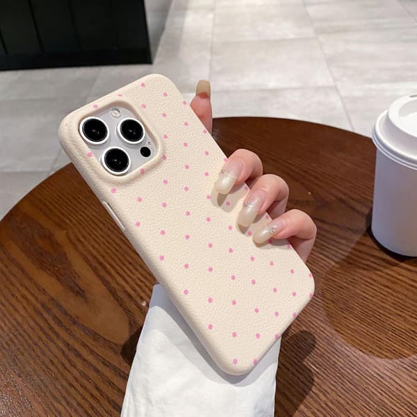Fodral för iPhone 15PRO Vit rosa prickar läder vågiga prickar mjuk klassisk