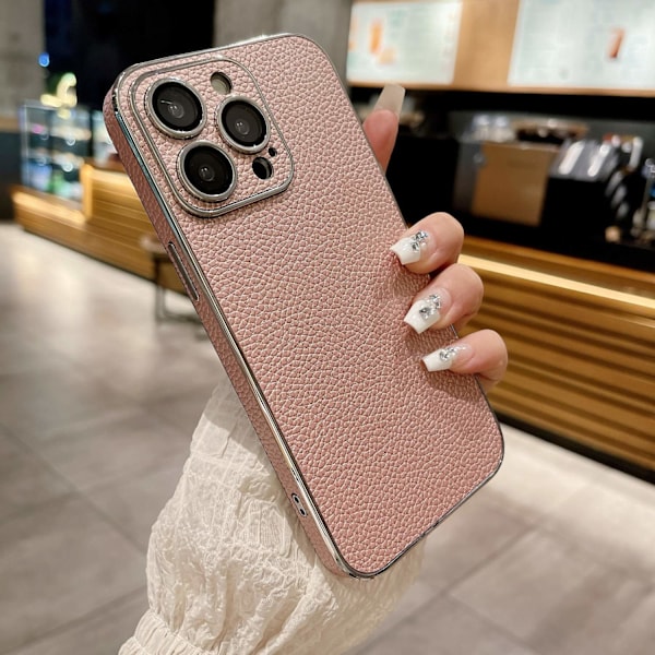 Fodral för iPhone 15 med linsskydd \"Lychee Rose\" elektropläterad silverkant, texturerat läder, lins silverpläterad, helkroppsskydd